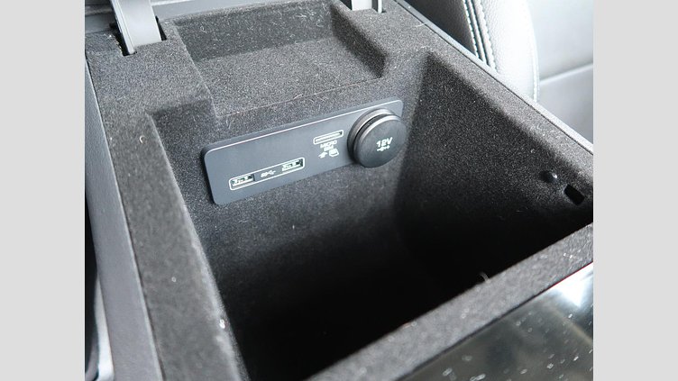 2018 認定中古車 Jaguar F-Pace Silicon Silver 2.0L I4 Pet Mid DOHC AJ200 Ｒ－スポーツ