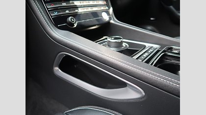 F-Pace 18