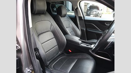 F-Pace 21