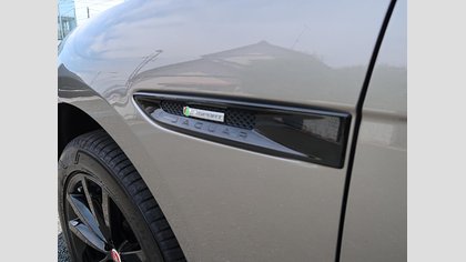 F-Pace 1