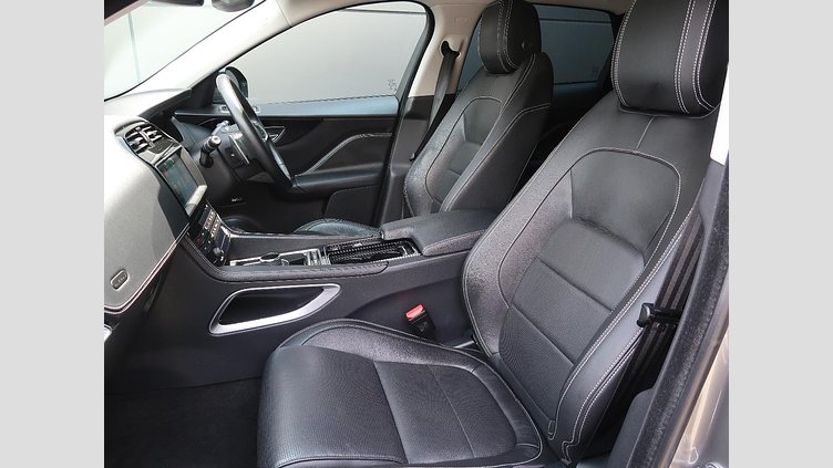 2018 認定中古車 Jaguar F-Pace Silicon Silver 2.0L I4 Pet Mid DOHC AJ200 Ｒ－スポーツ