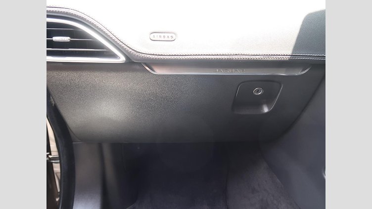 2018 認定中古車 Jaguar F-Pace Silicon Silver 2.0L I4 Pet Mid DOHC AJ200 Ｒ－スポーツ