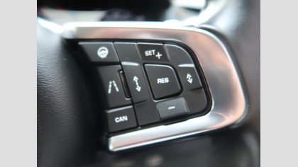 F-Pace 4