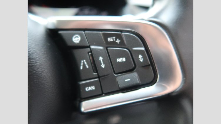 2018 認定中古車 Jaguar F-Pace Silicon Silver 2.0L I4 Pet Mid DOHC AJ200 Ｒ－スポーツ