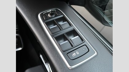 F-Pace 28