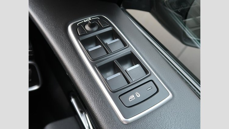 2018 認定中古車 Jaguar F-Pace Silicon Silver 2.0L I4 Pet Mid DOHC AJ200 Ｒ－スポーツ