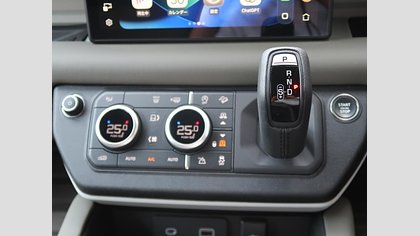 Defender 110 4