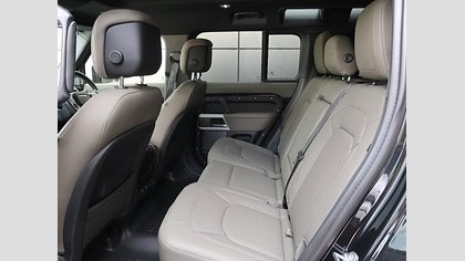 Defender 110 8