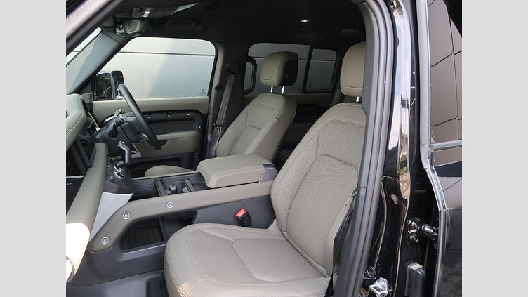 2024 認定中古車 Land Rover Defender 110 サントリーニブラック D300 AWD（AT） XダイナミックSE