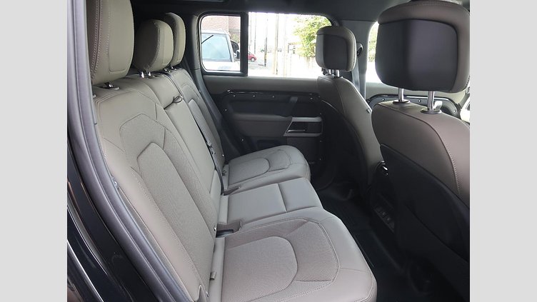 2024 認定中古車 Land Rover Defender 110 サントリーニブラック D300 AWD（AT） XダイナミックSE
