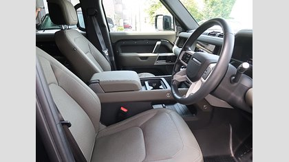 Defender 110 44