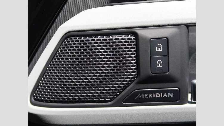 2024 認定中古車 Land Rover Defender 110 サントリーニブラック D300 AWD（AT） XダイナミックSE