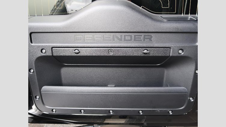 2024 認定中古車 Land Rover Defender 110 サントリーニブラック D300 AWD（AT） XダイナミックSE