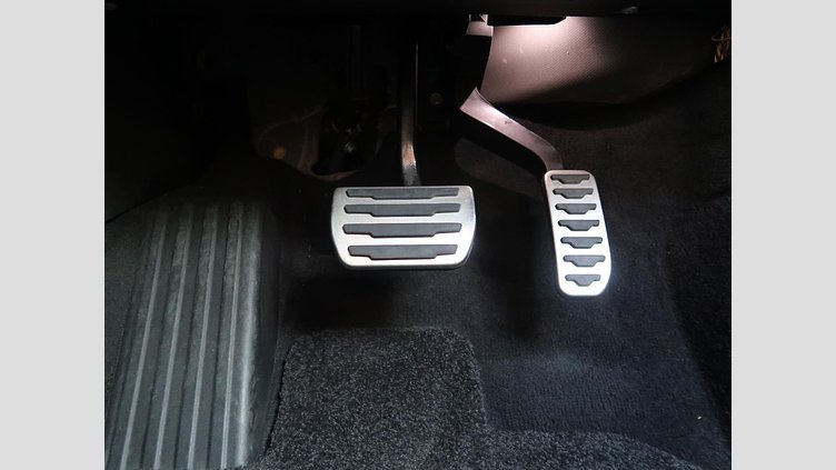 2019 認定中古車 Land Rover Range Rover Evoque サントリーニブラック D180 R-DYNAMIC SE