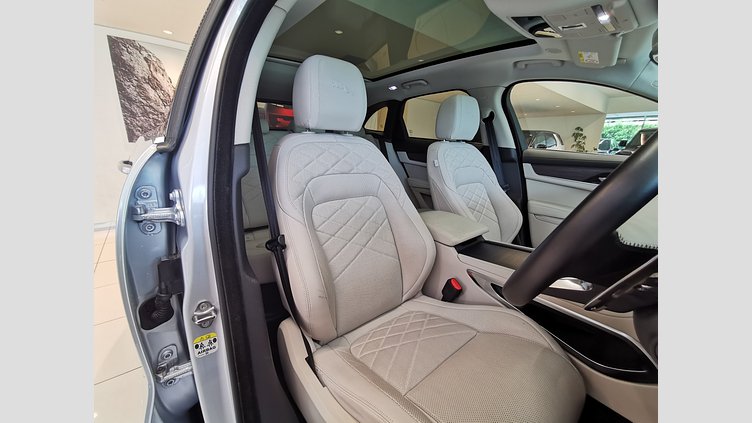 2022 認定中古車 Jaguar F-Pace ハクバシルバー P250 AWD（オートマチック） S