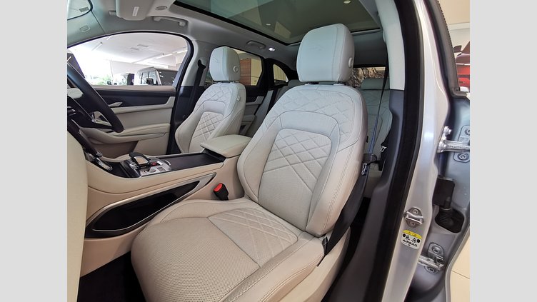 2022 認定中古車 Jaguar F-Pace ハクバシルバー P250 AWD（オートマチック） S