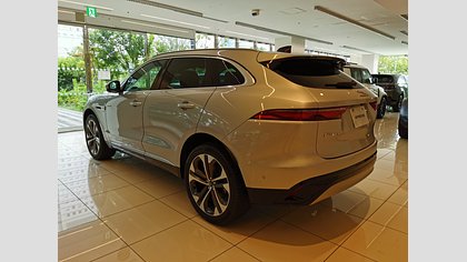 F-Pace 1