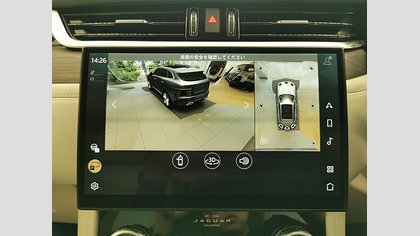 F-Pace 33