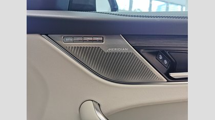 F-Pace 19