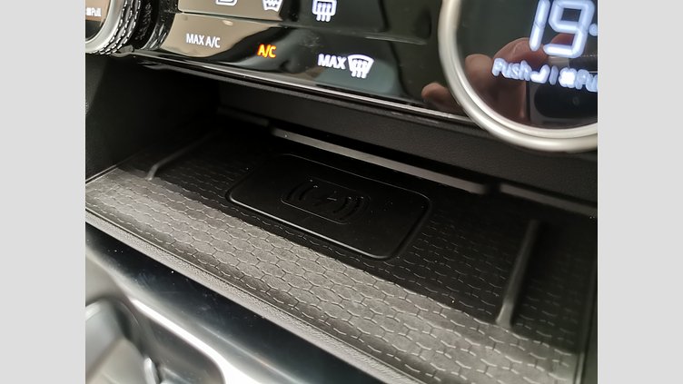 2022 認定中古車 Jaguar F-Pace ハクバシルバー P250 AWD（オートマチック） S