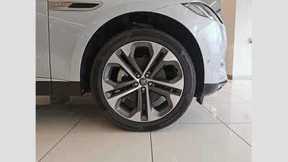 F-Pace 8