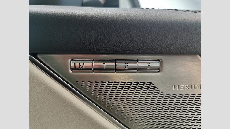 2022 認定中古車 Jaguar F-Pace ハクバシルバー P250 AWD（オートマチック） S