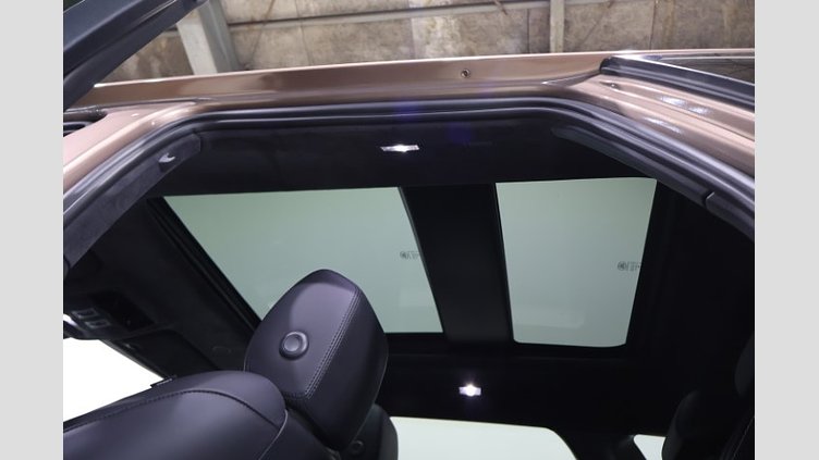 2024 認定中古車 Land Rover Range Rover Evoque コリンシアンブロンズ P300eプラグインハイブリッド（ガソリン） スタンダードホイールベース AUTOBIOGRAPHY
