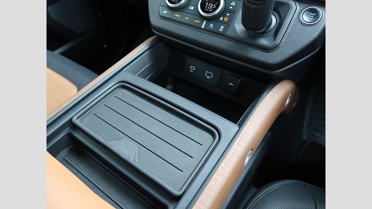 2022 認定中古車 Land Rover Defender 110 Santorini Black 3.0 litre i6D​ ダイナミックＨＳＥ Ｄ３００ エアサスペンション装着車