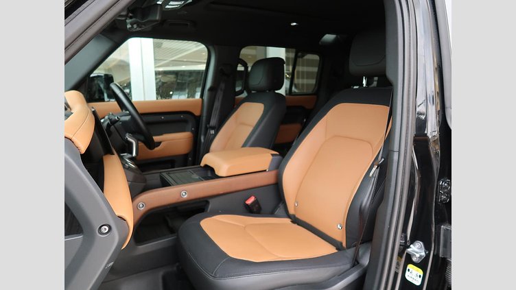 2022 認定中古車 Land Rover Defender 110 Santorini Black 3.0 litre i6D​ ダイナミックＨＳＥ Ｄ３００ エアサスペンション装着車