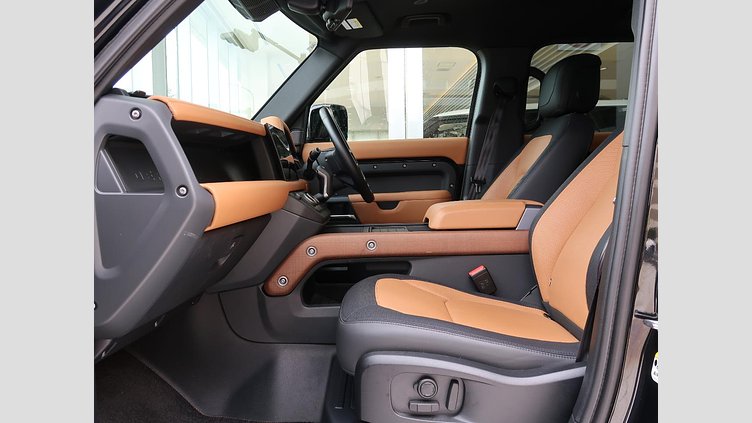 2022 認定中古車 Land Rover Defender 110 Santorini Black 3.0 litre i6D​ ダイナミックＨＳＥ Ｄ３００ エアサスペンション装着車