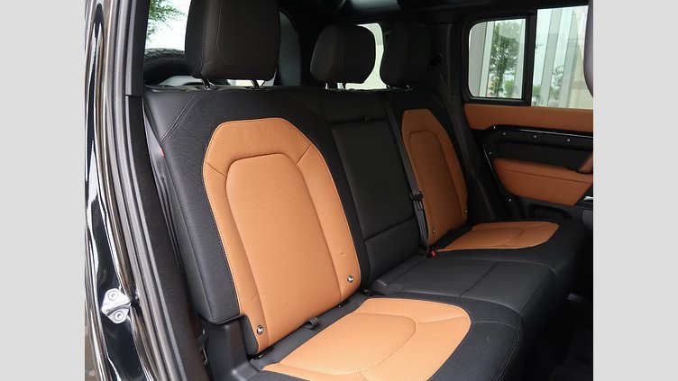 2022 認定中古車 Land Rover Defender 110 Santorini Black 3.0 litre i6D​ ダイナミックＨＳＥ Ｄ３００ エアサスペンション装着車