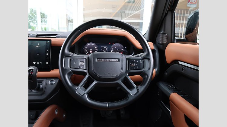 2022 認定中古車 Land Rover Defender 110 Santorini Black 3.0 litre i6D​ ダイナミックＨＳＥ Ｄ３００ エアサスペンション装着車