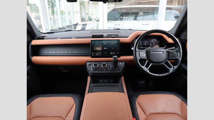 2022 認定中古車 Land Rover Defender 110 Santorini Black 3.0 litre i6D​ ダイナミックＨＳＥ Ｄ３００ エアサスペンション装着車