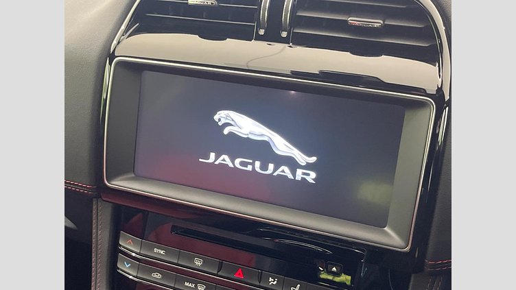 2018 認定中古車 Jaguar F-Pace Yulong White 2.0L I4 Pet Mid DOHC AJ200 R-SPORTS