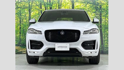 F-Pace 1
