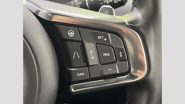 2018 認定中古車 Jaguar F-Pace Yulong White 2.0L I4 Pet Mid DOHC AJ200 R-SPORTS