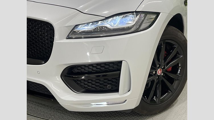 2018 認定中古車 Jaguar F-Pace Yulong White 2.0L I4 Pet Mid DOHC AJ200 R-SPORTS