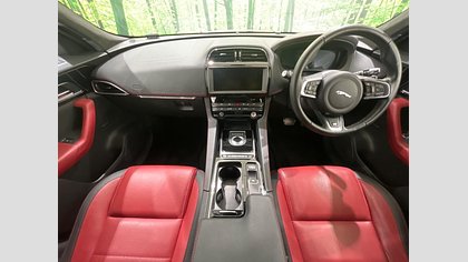F-Pace 9