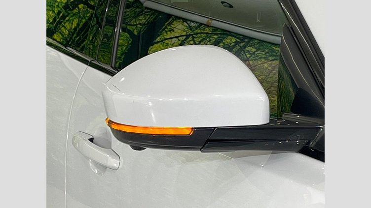 2018 認定中古車 Jaguar F-Pace Yulong White 2.0L I4 Pet Mid DOHC AJ200 R-SPORTS