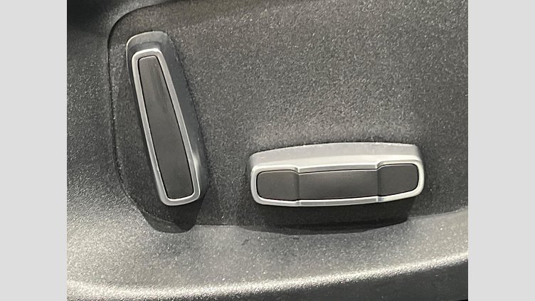 2018 認定中古車 Jaguar F-Pace Yulong White 2.0L I4 Pet Mid DOHC AJ200 R-SPORTS
