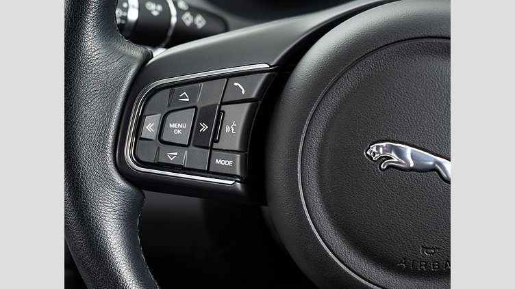 2020 認定中古車 Jaguar E-Pace インダスシルバー D180 オートマチック全輪駆動 S　D180 