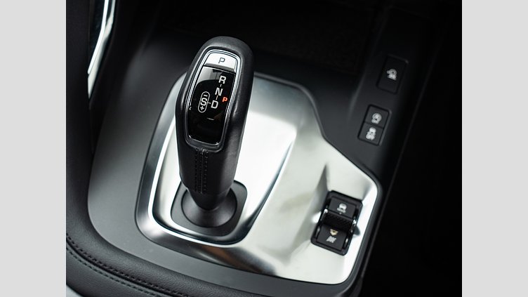 2020 認定中古車 Jaguar E-Pace インダスシルバー D180 オートマチック全輪駆動 S　D180 