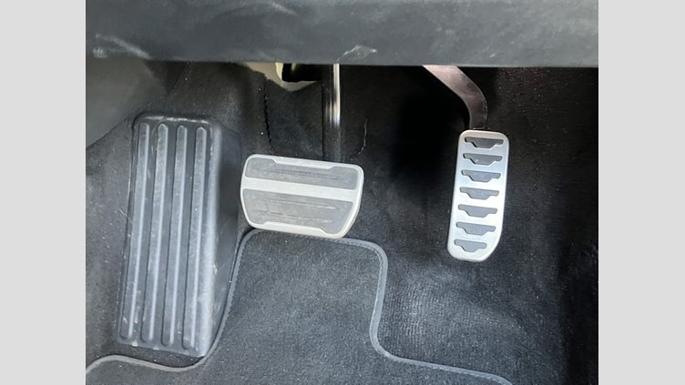 2024 認定中古車 Land Rover Range Rover Evoque サントリーニブラック プラグインハイブリッド（ガソリン） Standard Wheelbase DYNAMIC HSE