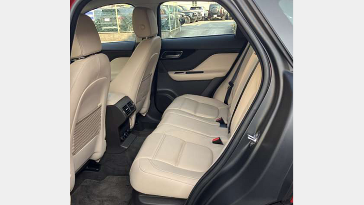 2018 認定中古車 Jaguar F-Pace Firenze Red ８AT プレステージ　２０d