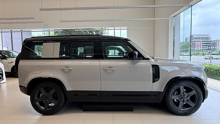 2026 新車 Land Rover Defender 110 (1CN) Borasco Grey 布拉斯卡灰 D250  輕油電混合 X-Dynamic SE