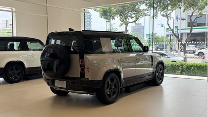Defender 110 4
