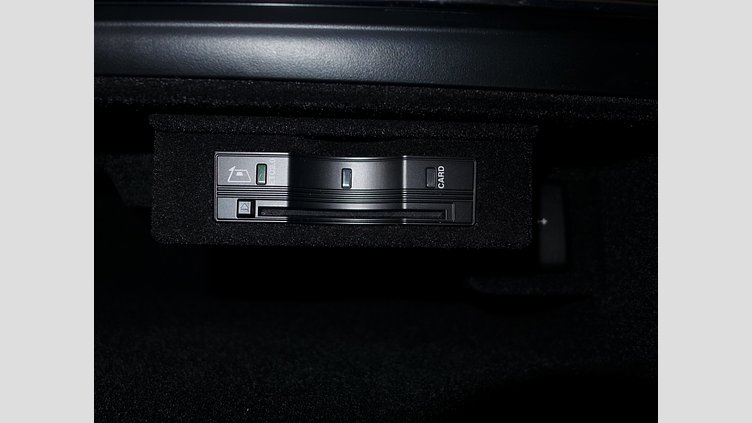 2024 認定中古車 Land Rover Range Rover Sport フィレンツェレッド P550eプラグインハイブリッド（ガソリン） スタンダードホイールベース Dynamic SE