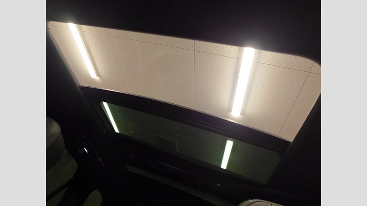 2024 認定中古車 Land Rover Range Rover Sport フィレンツェレッド P550eプラグインハイブリッド（ガソリン） スタンダードホイールベース Dynamic SE