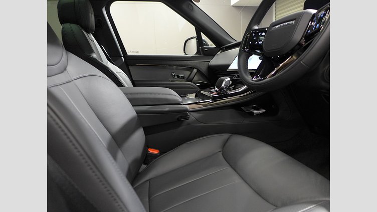 2024 認定中古車 Land Rover Range Rover Sport フィレンツェレッド P550eプラグインハイブリッド（ガソリン） スタンダードホイールベース Dynamic SE