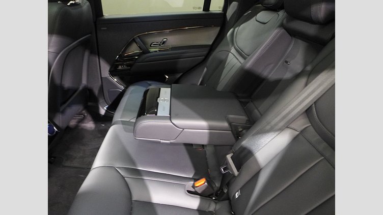 2024 認定中古車 Land Rover Range Rover Sport フィレンツェレッド P550eプラグインハイブリッド（ガソリン） スタンダードホイールベース Dynamic SE